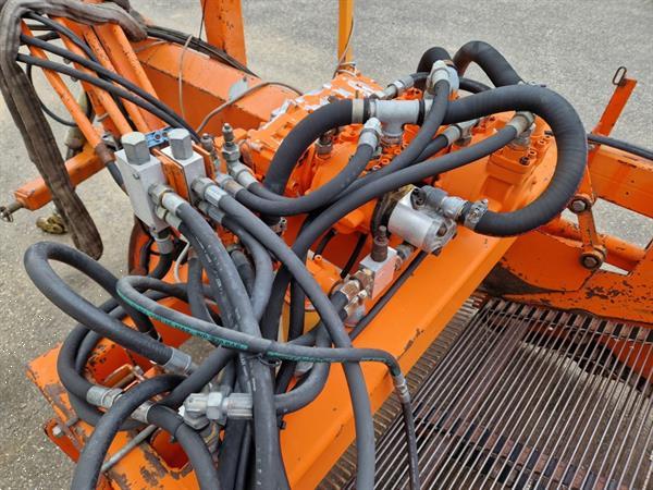 Grote foto nobels 2b beddenrooimachine voor bloembollen en wortelen agrarisch oogstmachines
