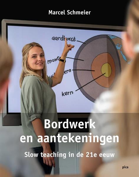 Grote foto bordwerk en aantekeningen boeken studieboeken