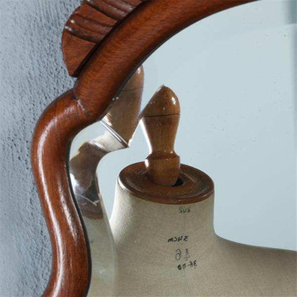 Grote foto brede soester spiegel met facet en gestoken kroontje ca 1890 no.290808 0.67 m hoog. antiek en kunst spiegels