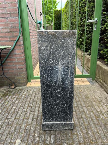 Grote foto mooie grijze plantenbak tuin en terras tuindecoratie