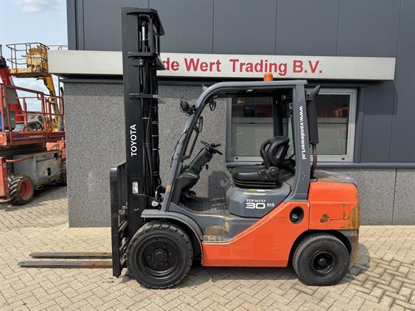 Grote foto heftruck toyota 02 8fdf30 duplo 450 sideshift forkpositioner diesel 2012 agrarisch heftrucks