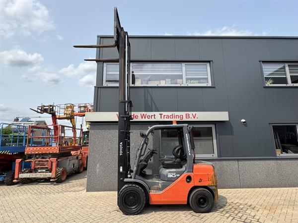 Grote foto heftruck toyota 02 8fdf30 duplo 450 sideshift forkpositioner diesel 2012 agrarisch heftrucks