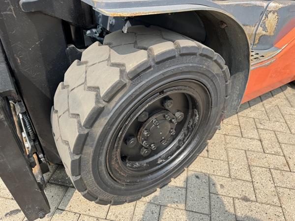 Grote foto heftruck toyota 02 8fdf30 duplo 450 sideshift forkpositioner diesel 2012 agrarisch heftrucks