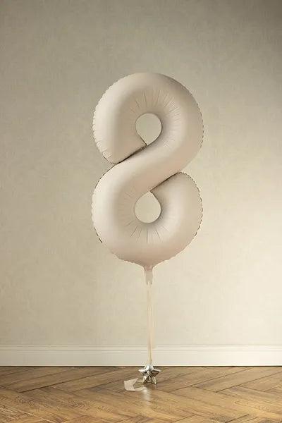 Grote foto foil balloon number 8 86cm light warm grey verzamelen overige verzamelingen