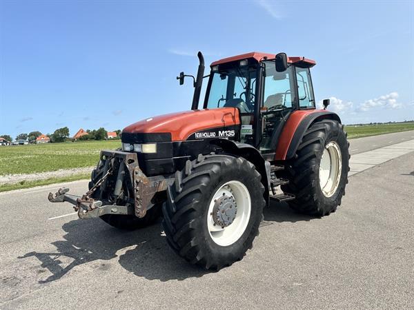 Grote foto new holland m135 agrarisch tractoren