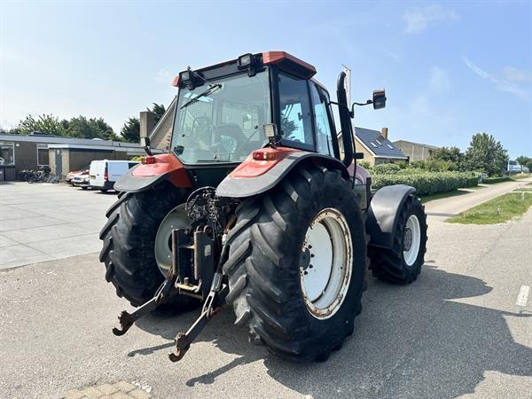 Grote foto new holland m135 agrarisch tractoren