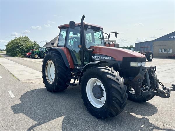 Grote foto new holland m135 agrarisch tractoren