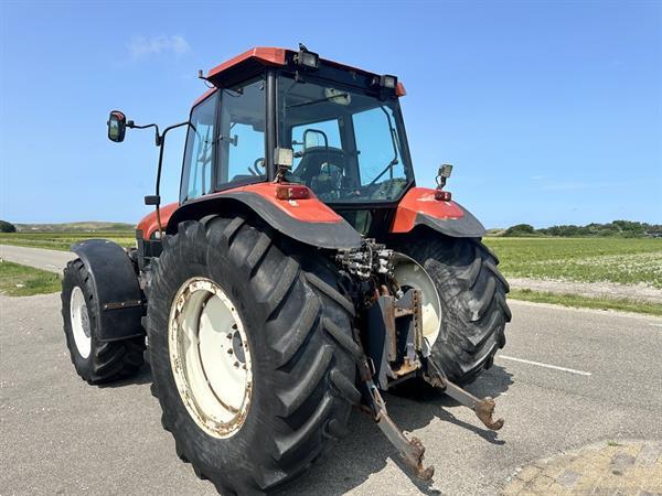 Grote foto new holland m135 agrarisch tractoren