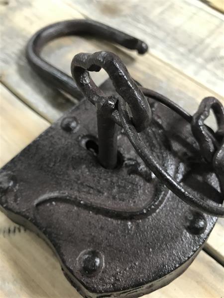 Grote foto slot met sleutels zoals antiek gietijzer doe het zelf en verbouw materialen en producten