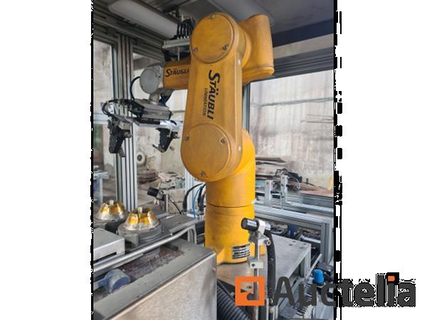 Grote foto geautomatiseerde productiecel modulaire cel met stabli robot en ine doe het zelf en verbouw ijzerwaren en bevestigingsmiddelen