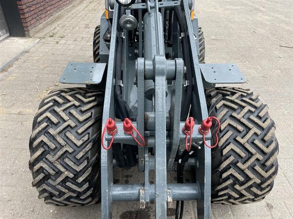 Grote foto giant g1500 hd x tra minishovel bj 2021 182 uur marge agrarisch shovels