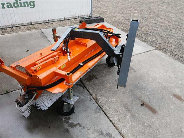 Grote foto bema hydraulische frontbezem agrarisch tractor toebehoren