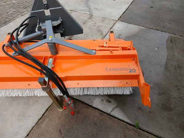 Grote foto bema hydraulische frontbezem agrarisch tractor toebehoren