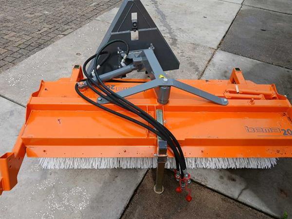 Grote foto bema hydraulische frontbezem agrarisch tractor toebehoren