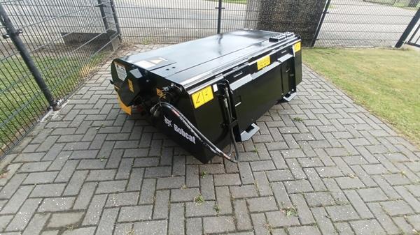 Grote foto bobcat veegborstel met opvangbak 72 inch bj 2018 agrarisch tractor toebehoren