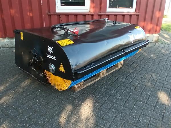 Grote foto bobcat veegborstel met opvangbak 72 inch bj 2017 agrarisch tractor toebehoren