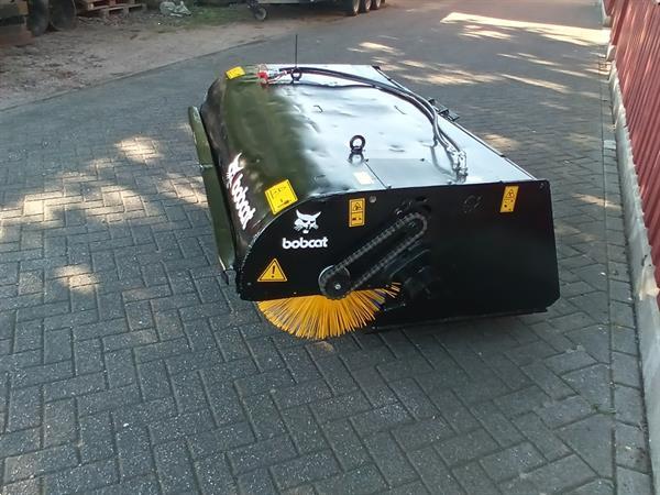 Grote foto bobcat veegborstel met opvangbak 72 inch bj 2017 agrarisch tractor toebehoren