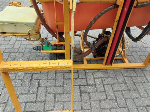 Grote foto cebeco agrifac veldspuit 21 meter 900 liter agrarisch onkruidbestrijding