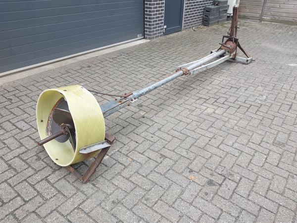 Grote foto reck mestmixer 4 meter lang agrarisch mestpompen