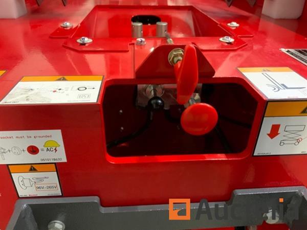 Grote foto mantall xe80n schaarhoogwerker 7.8m doe het zelf en verbouw overige doe het zelf en verbouw
