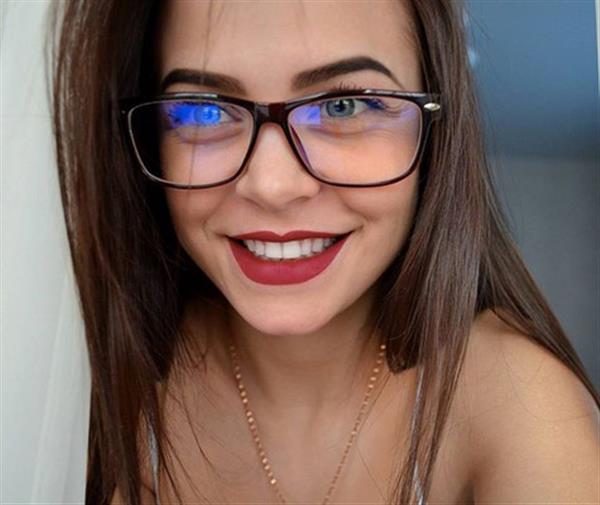 Grote foto hangen we samen de slingers weer op contacten en berichten vrouw zoekt man