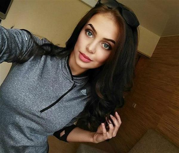 Grote foto hangen we samen de slingers weer op contacten en berichten vrouw zoekt man