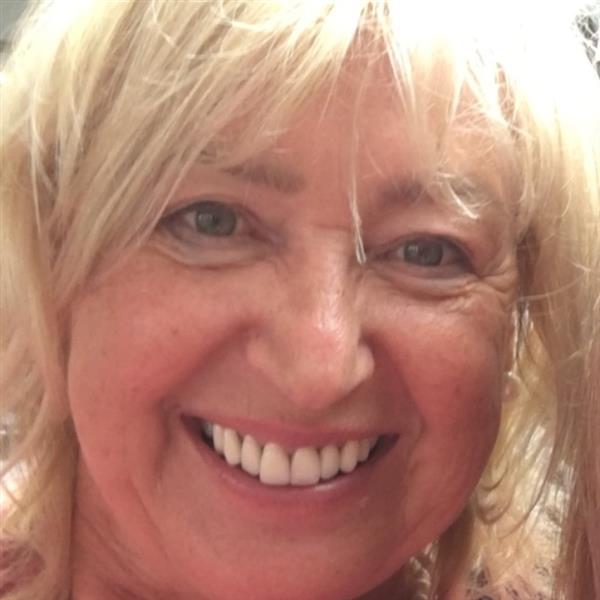 Grote foto trekken we elkaar uit het eenzame gat contacten en berichten vrouw zoekt man