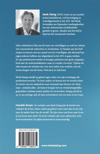 Grote foto handen aan het bed boeken politiek en maatschappij