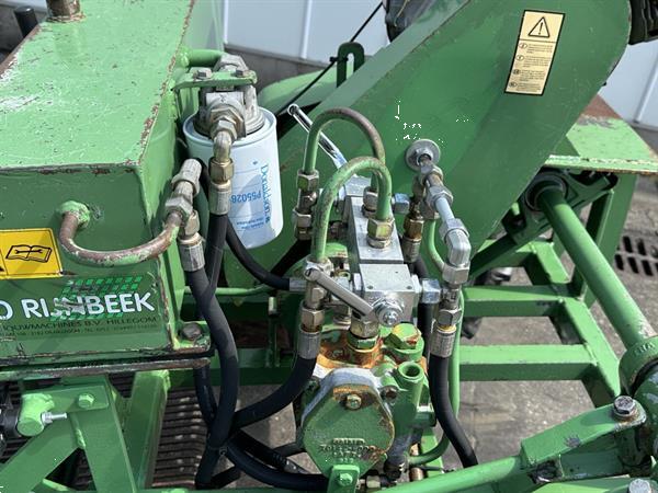 Grote foto rap rijnbeek zr 120 beddenrooimachine zelfrijdende oogstmachine voor bloembollen agrarisch oogstmachines