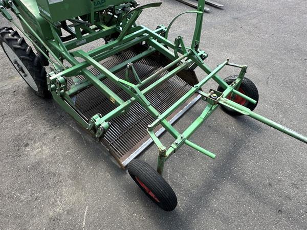 Grote foto rap rijnbeek zr 120 beddenrooimachine zelfrijdende oogstmachine voor bloembollen agrarisch oogstmachines