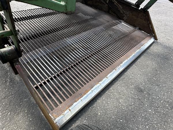 Grote foto rap rijnbeek zr 120 beddenrooimachine zelfrijdende oogstmachine voor bloembollen agrarisch oogstmachines