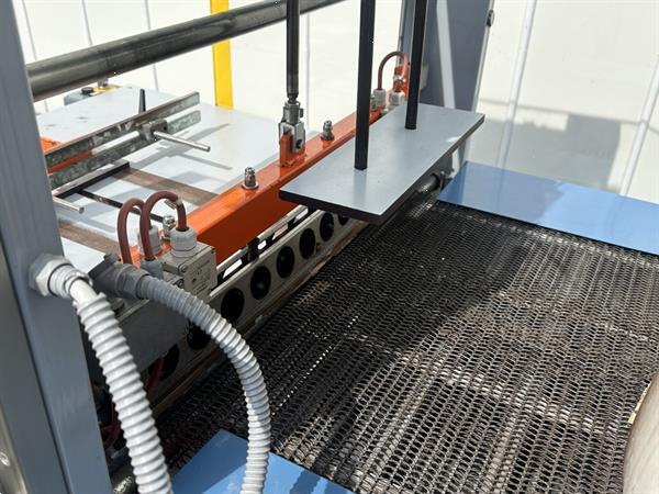 Grote foto montpack international b700 easy krimpfolie verpakkingsmachine agrarisch tuinbouw