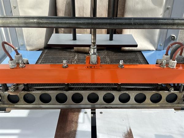 Grote foto montpack international b700 easy krimpfolie verpakkingsmachine agrarisch tuinbouw