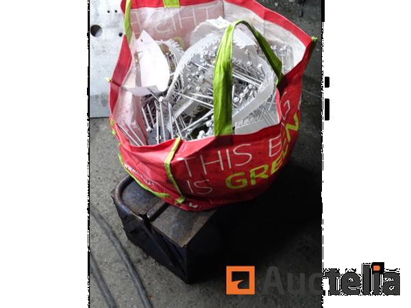 Grote foto metalen koffer met diverse bevestigingsmiddelen tas met zelfborende houtdraadschroeven doe het zelf en verbouw onderdelen en accessoires