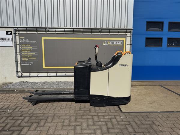 Grote foto vs 22229 elektrische meerijd palletwagen crown wt3040 doe het zelf en verbouw hefwerktuigen