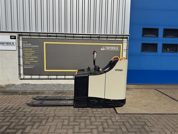 Grote foto vs 22229 elektrische meerijd palletwagen crown wt3040 doe het zelf en verbouw hefwerktuigen