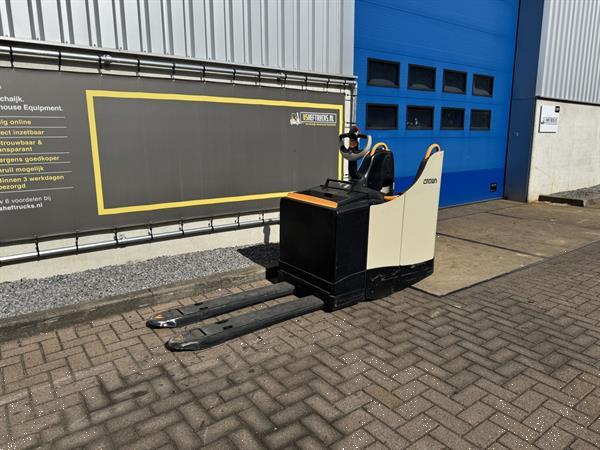 Grote foto vs 22229 elektrische meerijd palletwagen crown wt3040 doe het zelf en verbouw hefwerktuigen