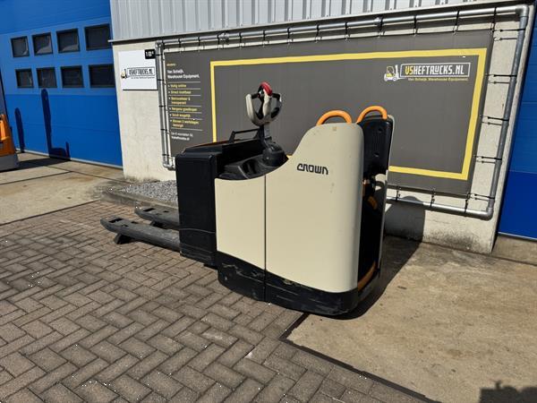 Grote foto vs 22229 elektrische meerijd palletwagen crown wt3040 doe het zelf en verbouw hefwerktuigen
