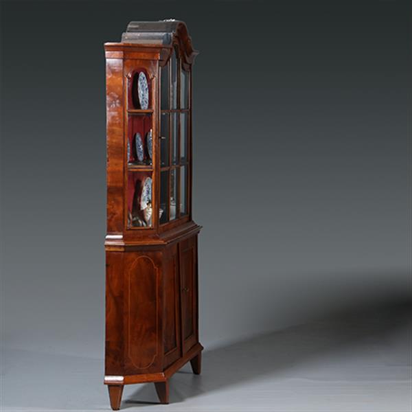 Grote foto elegante ondiepe zilverkast of porseleinkast wortelnoten ca 1750 rococo no.300245 antiek en kunst stoelen en banken