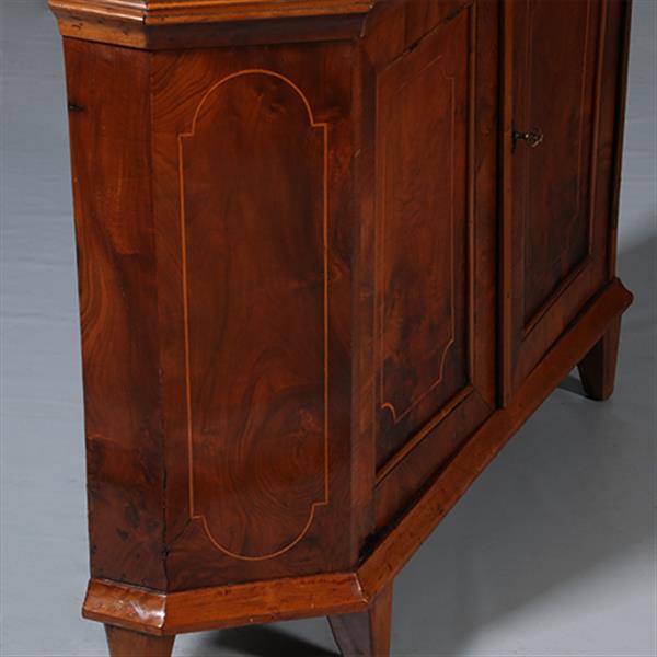 Grote foto elegante ondiepe zilverkast of porseleinkast wortelnoten ca 1750 rococo no.300245 antiek en kunst stoelen en banken