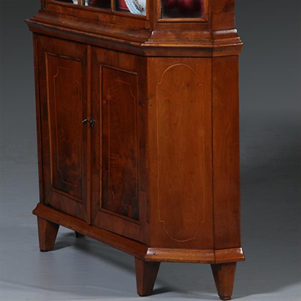 Grote foto elegante ondiepe zilverkast of porseleinkast wortelnoten ca 1750 rococo no.300245 antiek en kunst stoelen en banken