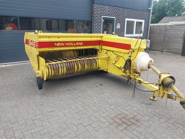 Grote foto new holland 945 balenpers agrarisch persen