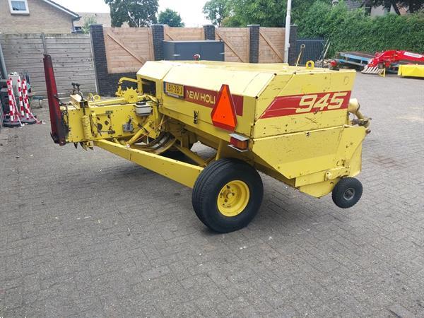 Grote foto new holland 945 balenpers agrarisch persen