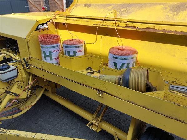 Grote foto new holland 945 balenpers agrarisch persen