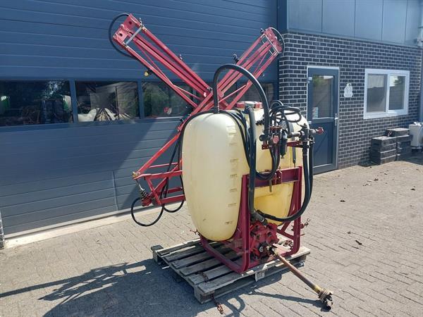Grote foto hardi veldspuit 600 liter 10 meter breed agrarisch onkruidbestrijding