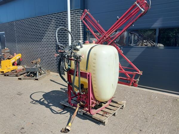 Grote foto hardi veldspuit 600 liter 10 meter breed agrarisch onkruidbestrijding