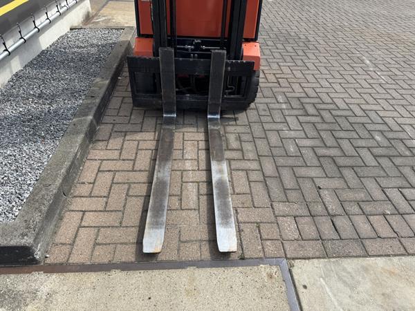 Grote foto vs 22241 elektrische heftruck toyota 3000mm sideshift accu2021 agrarisch heftrucks