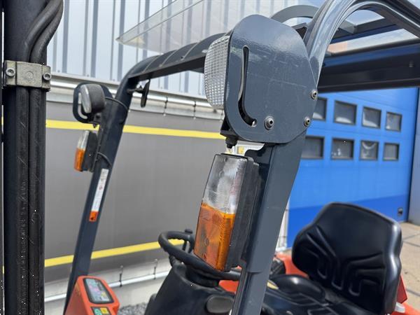 Grote foto vs 22241 elektrische heftruck toyota 3000mm sideshift accu2021 agrarisch heftrucks