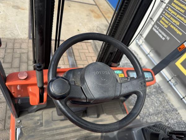 Grote foto vs 22241 elektrische heftruck toyota 3000mm sideshift accu2021 agrarisch heftrucks