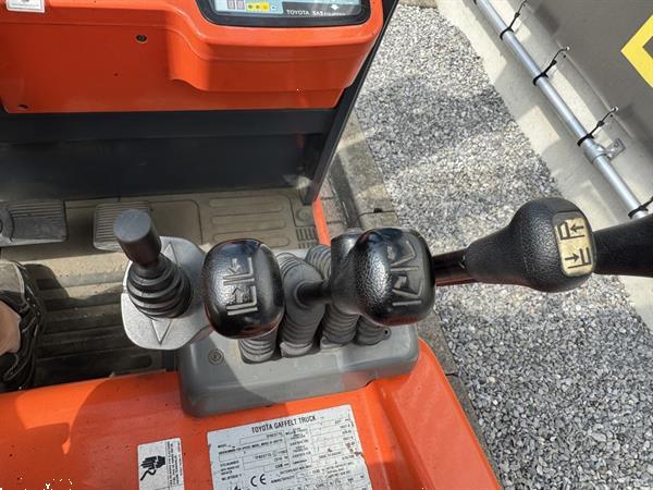 Grote foto vs 22241 elektrische heftruck toyota 3000mm sideshift accu2021 agrarisch heftrucks
